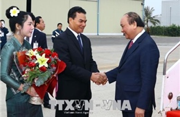 Thủ tướng Nguyễn Xuân Phúc đến Lào, chủ trì Kỳ họp Ủy Ban liên Chính phủ Việt Nam - Lào